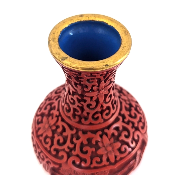 Vintage/Estate Red Carved Chinese Cinnabar Vase With Brass and Blue Enamel - Picture 3 of 17